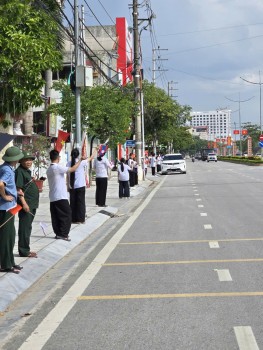 TRƯỜNG THCS THANH BÌNH THAM GIA PHỤC VỤ LỄ ĐÓN NHẬN, TRUY ĐIỆU VÀ AN TÁNG HÀI CỐT LIỆT SĨ